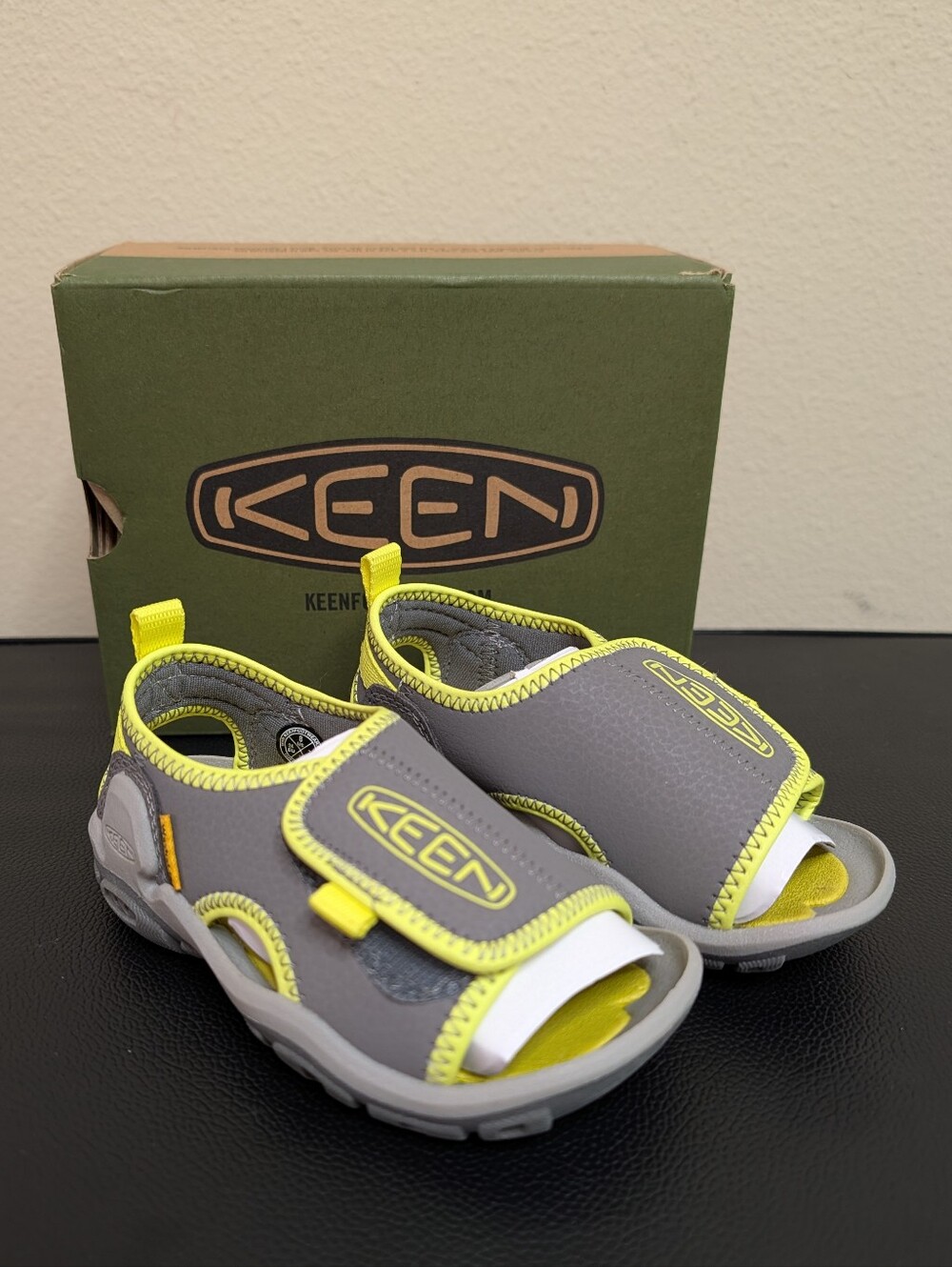 NIB KEEN Knotch River Open Toe Sandals Unisex‎ Kids Size 8 Toddler Gray Yellow